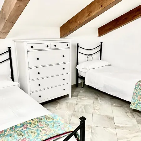 Marco Aurelio Nocleg ze śniadaniem 4*