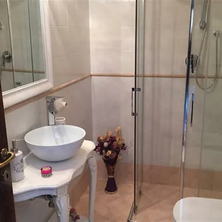 Marco Aurelio Nocleg ze śniadaniem 4*